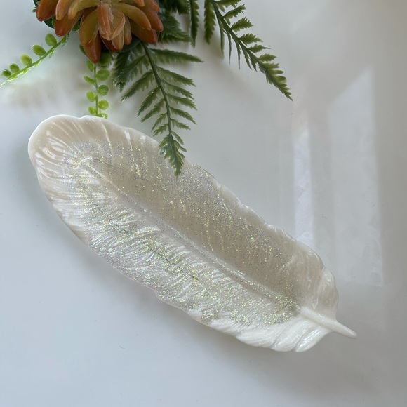 Other - 🕊Angel Feather Resin Tray🕊